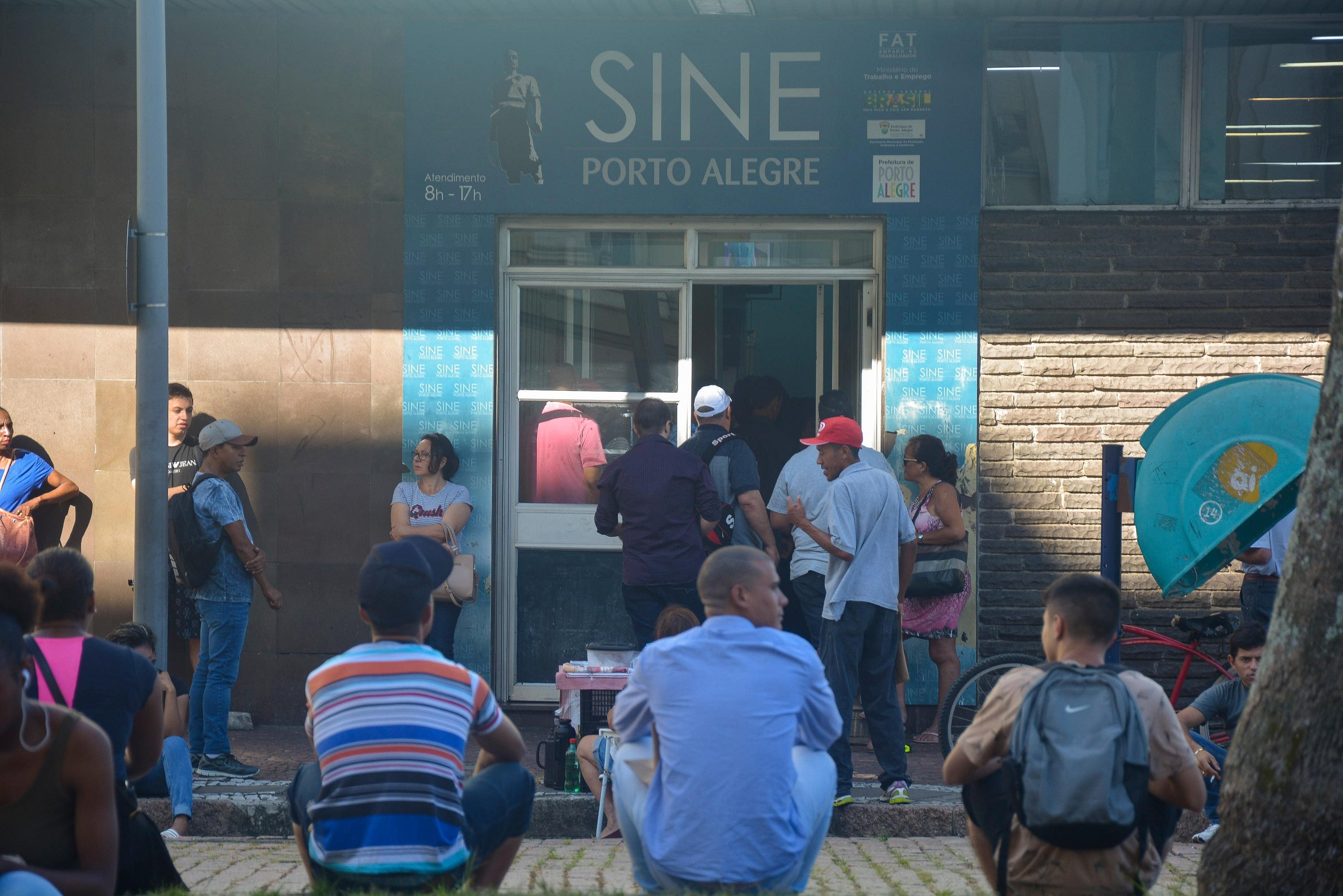 Fila no Sine em Porto Alegre