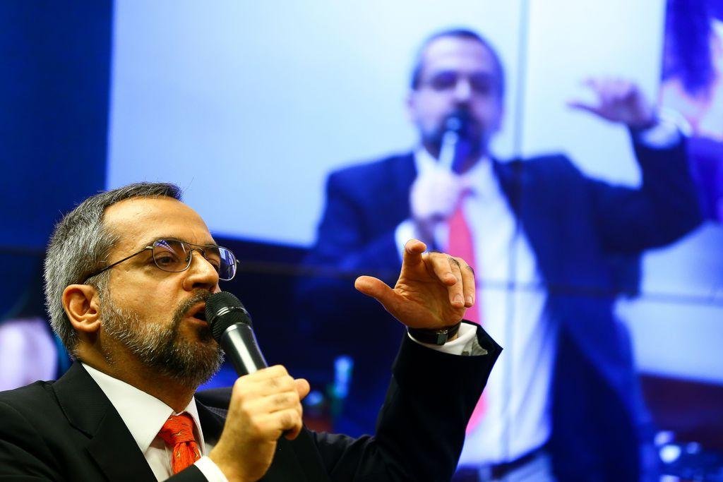 "Quando digitalizar tudo, o Enem ficar&aacute; mais barato", disse Weintraub