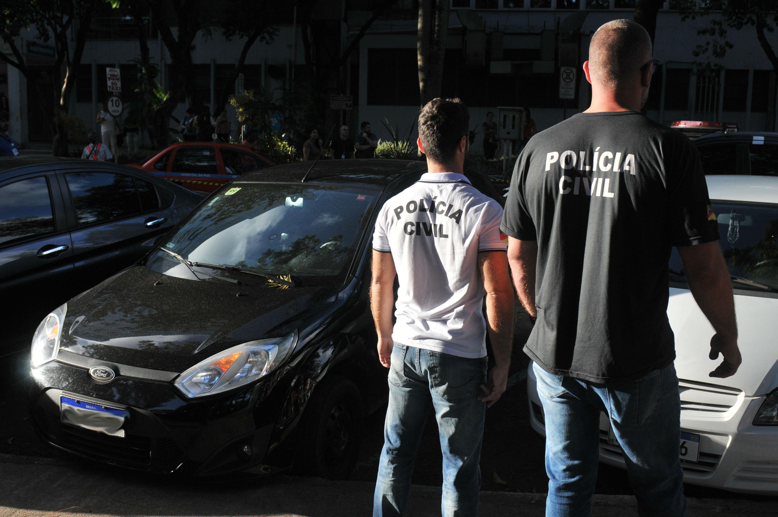 Corpo de um jovem, de 25 anos, encontrado dentro de um Ford Fiesta no estacionamento do Hospital S&atilde;o Lucas da PUC, na tarde de sexta-feira passada