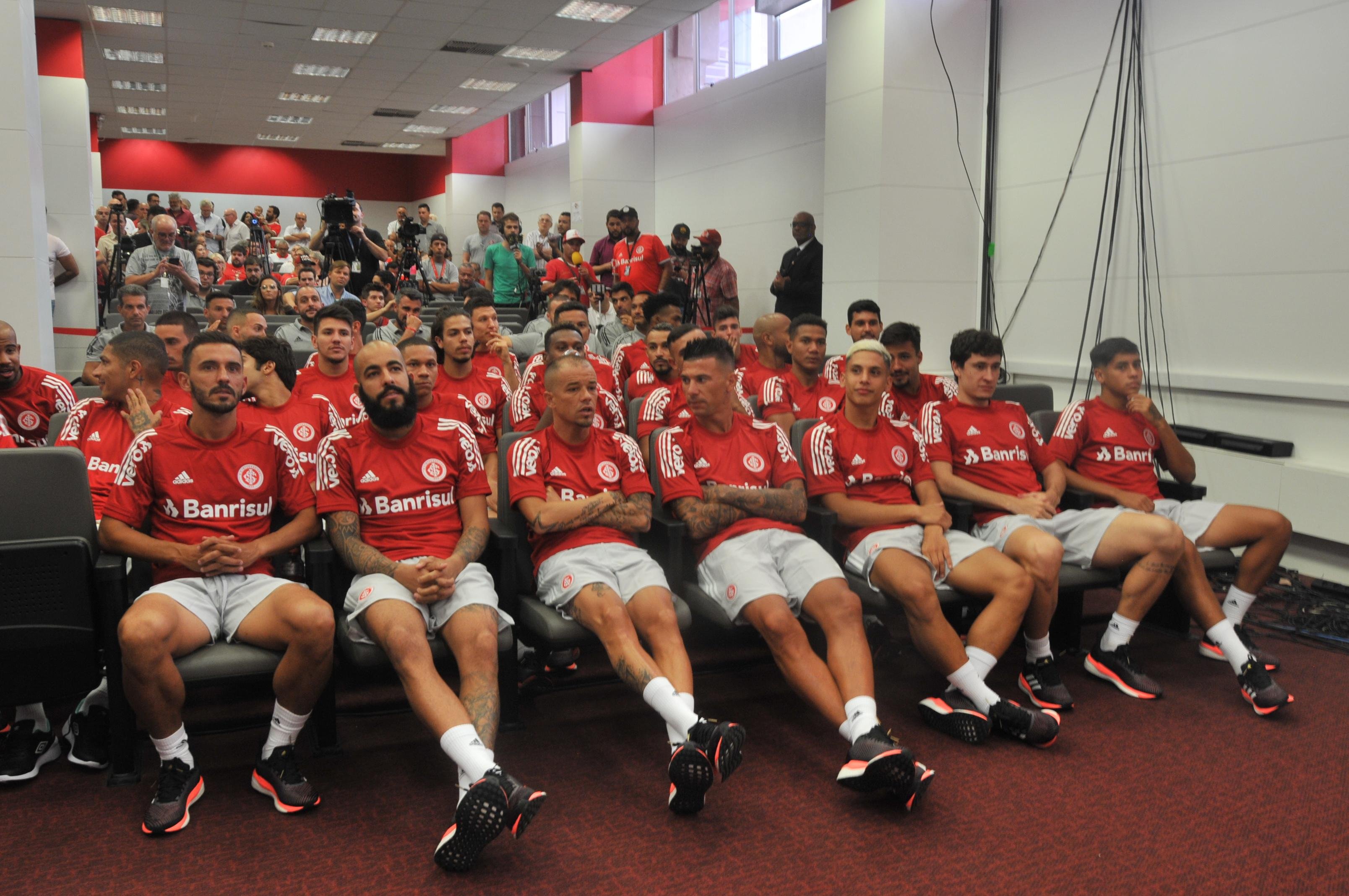Abertura oficial ocorreu no est&aacute;dio Beira-Rio nesta quarta-feira