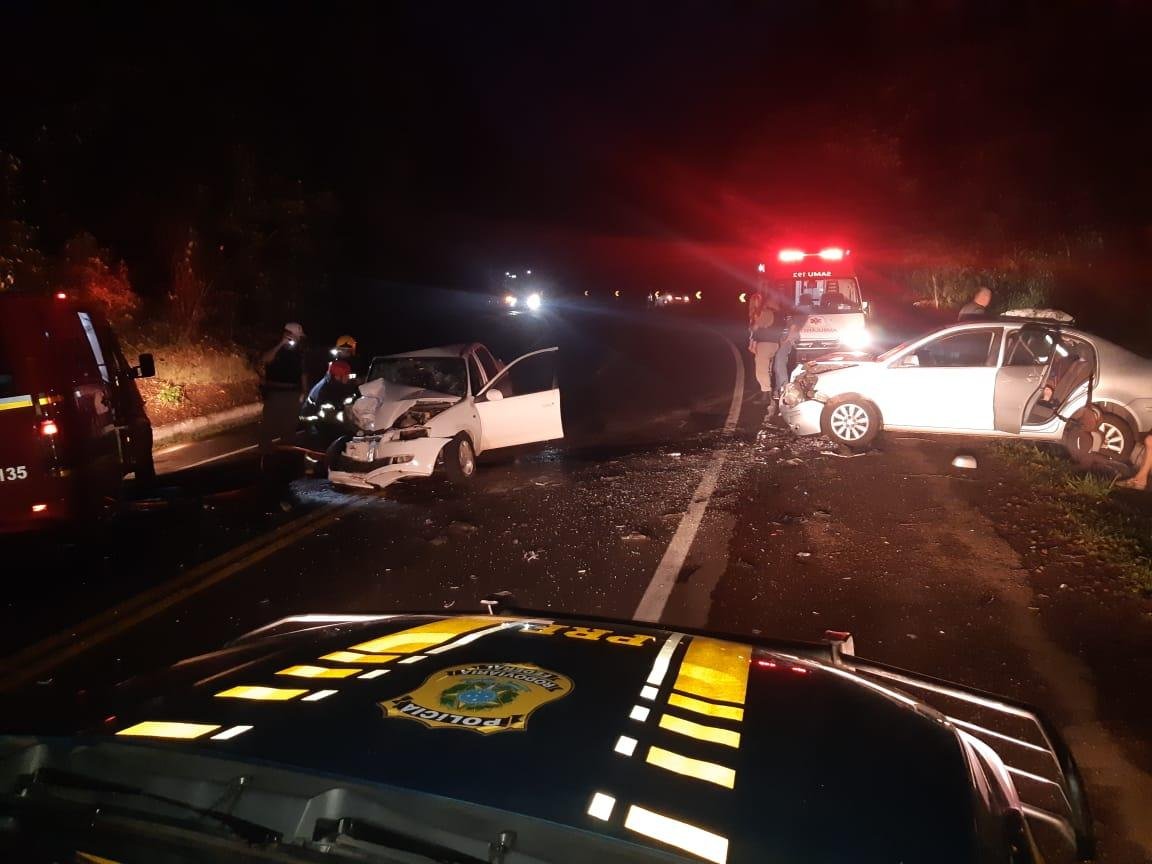 Carros com placas de Chapec&oacute; e S&atilde;o Leopoldo se envolveram no acidente