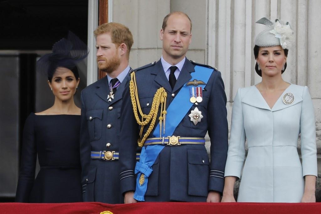 Fam&iacute;lia real brit&acirc;nica participar&aacute; de reuni&atilde;o para discutir futuro de Harry e Meghan
