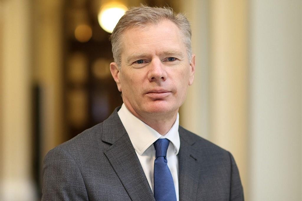 Diplomata brit&acirc;nico, Rob Macaire chegou a ser detido no Ir&atilde;