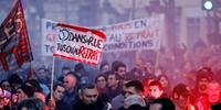 Apesar das manifestações estarem enfraquecendo, 47% dos franceses continuam a apoiar as ruas