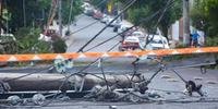 Postes caíram durante o temporal em Porto Alegre