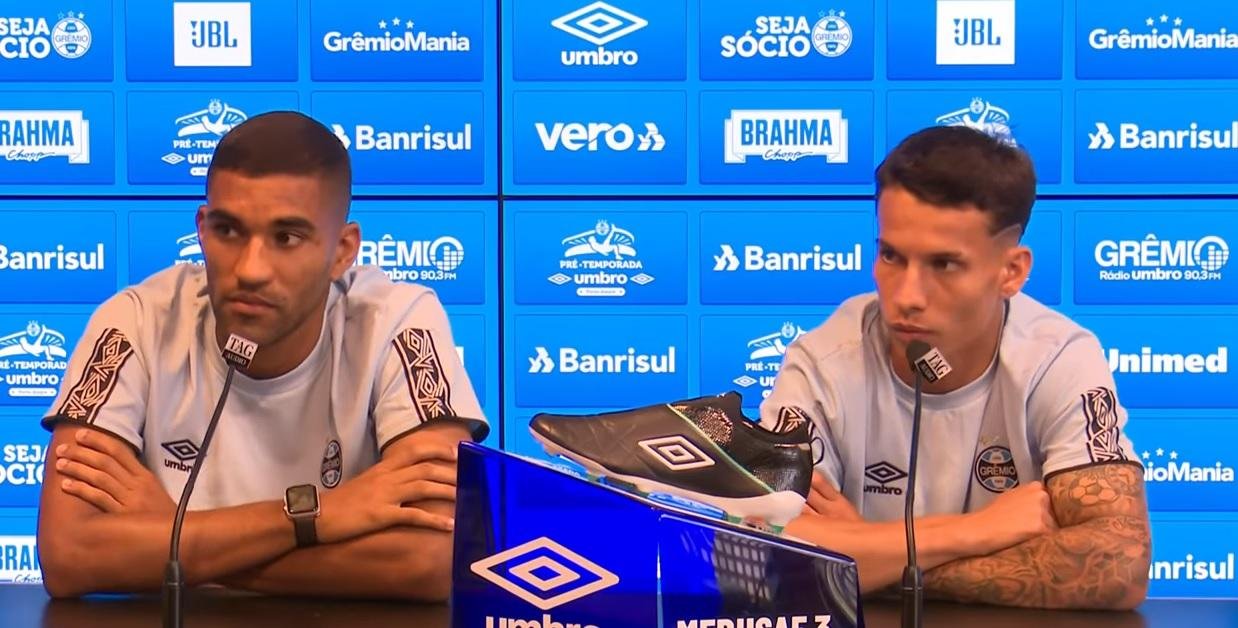 Isaque (&agrave; esquerda) e Ferreira concederam entrevista coletiva neste s&aacute;bado