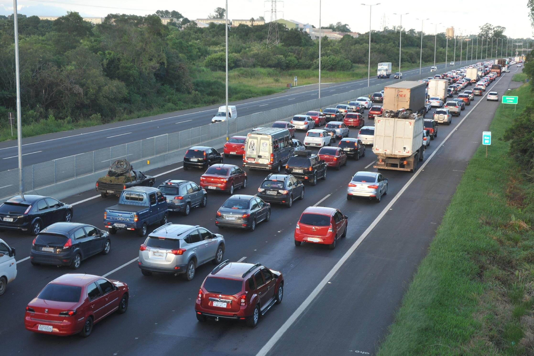 Para evitar congestionamentos, o melhor hor&aacute;rio para viajar neste domingo &eacute; antes das 14h ou ap&oacute;s as 22h