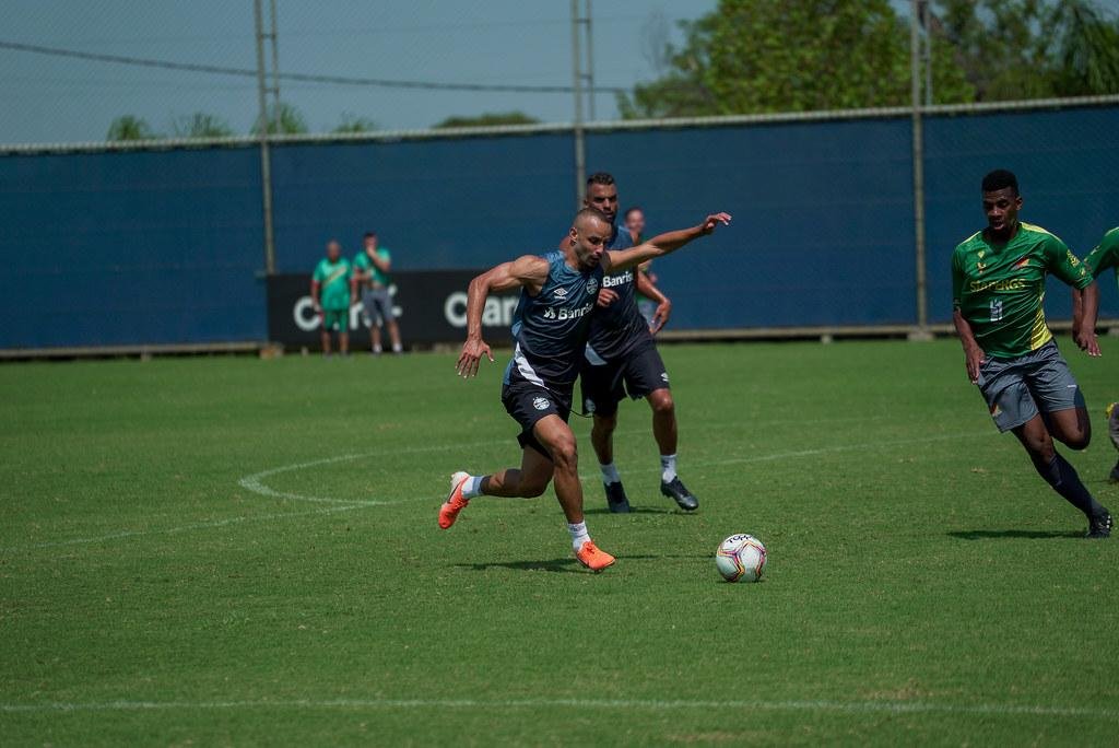 Thaciano marcou um dos gols do Gr&ecirc;mio no jogo treino contra o Sindicato com um belo chute de longa dist&acirc;ncia