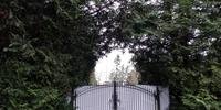 Portão da entrada da casa onde Harry e Meghan vão morar em Vancouver