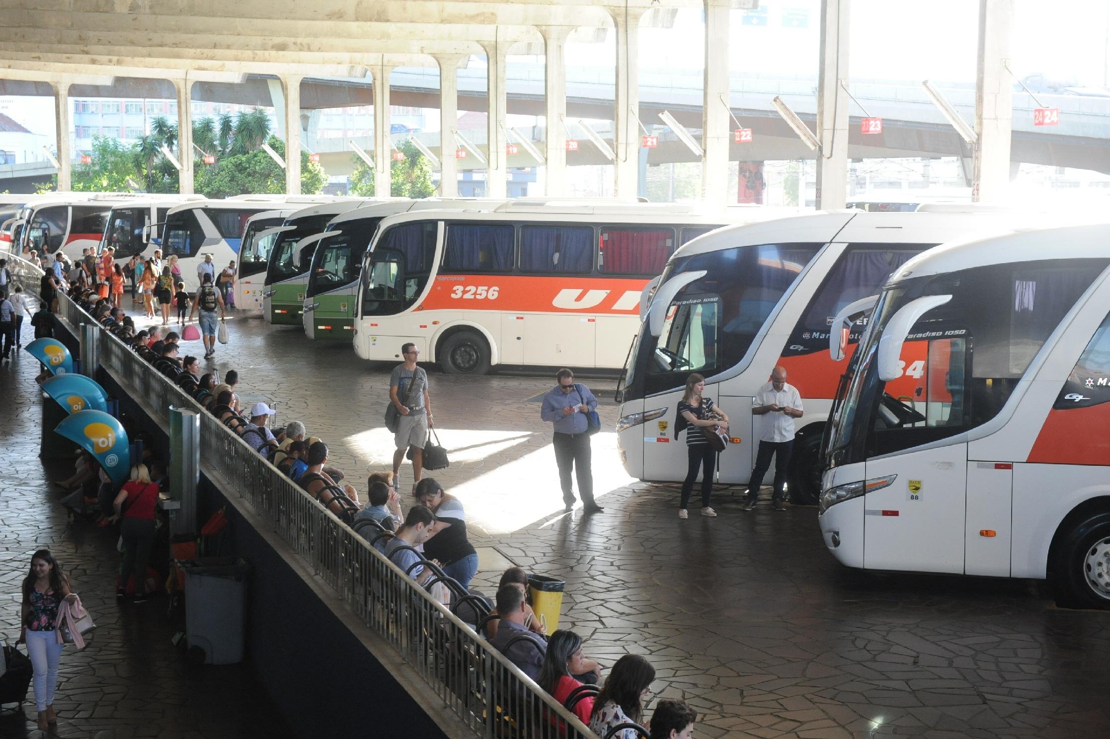 Cabe a empresa de &ocirc;nibus a aplica&ccedil;&atilde;o facultativa de taxa extra de 50% do valor da passagem