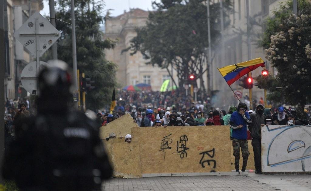 Apesar da maioria das manifesta&ccedil;&otilde;es terem sido pac&iacute;ficas, houve registro de vandalismo e confrontos com a pol&iacute;cia
