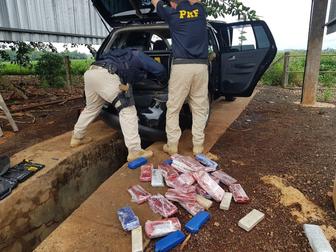 Droga encontrava-se escondida dentro de um  Volkswagen SpaceFox que foi interceptado na BR 277