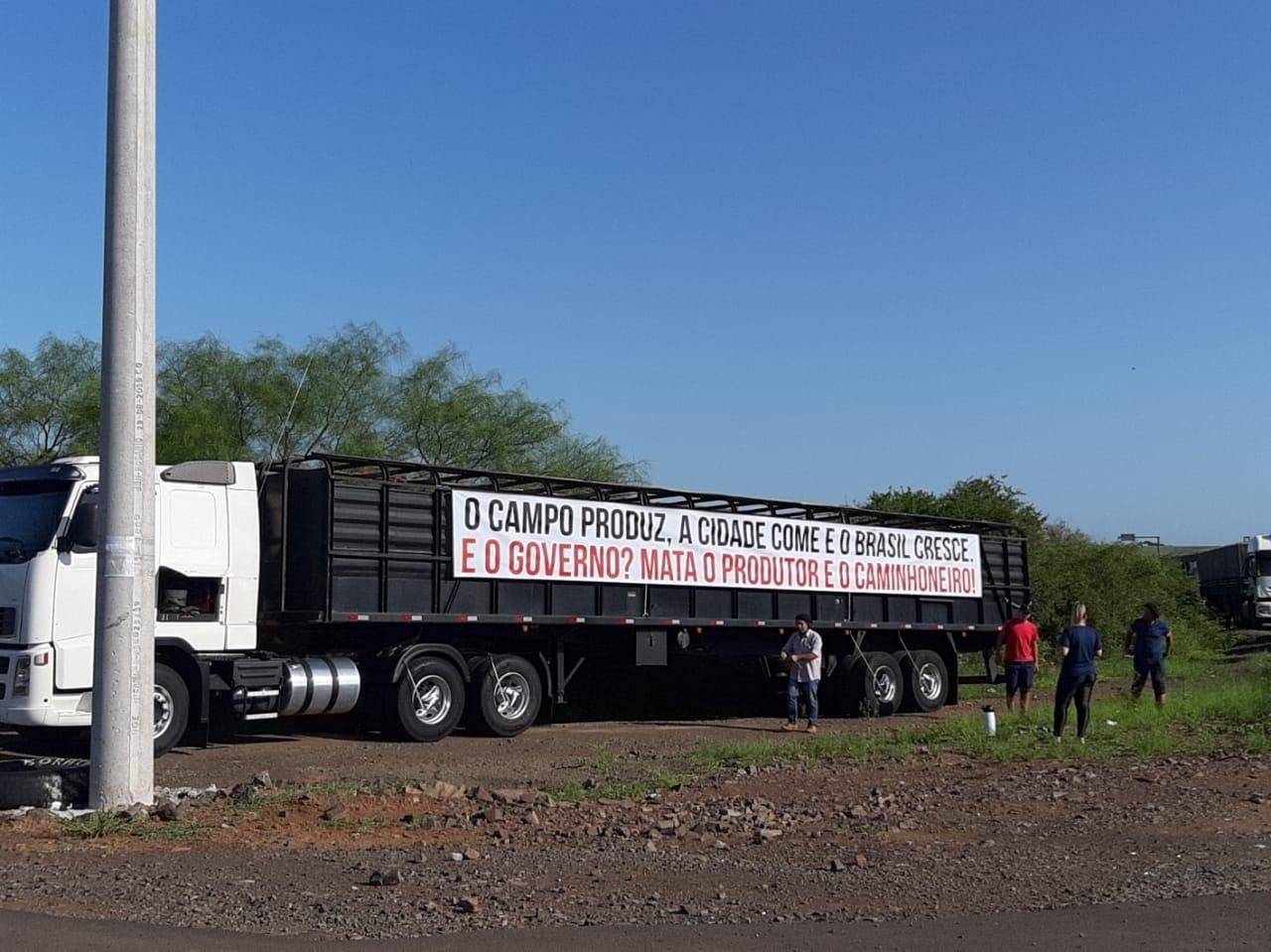 Caminhoneiros reclamam da precariedade da rodovia