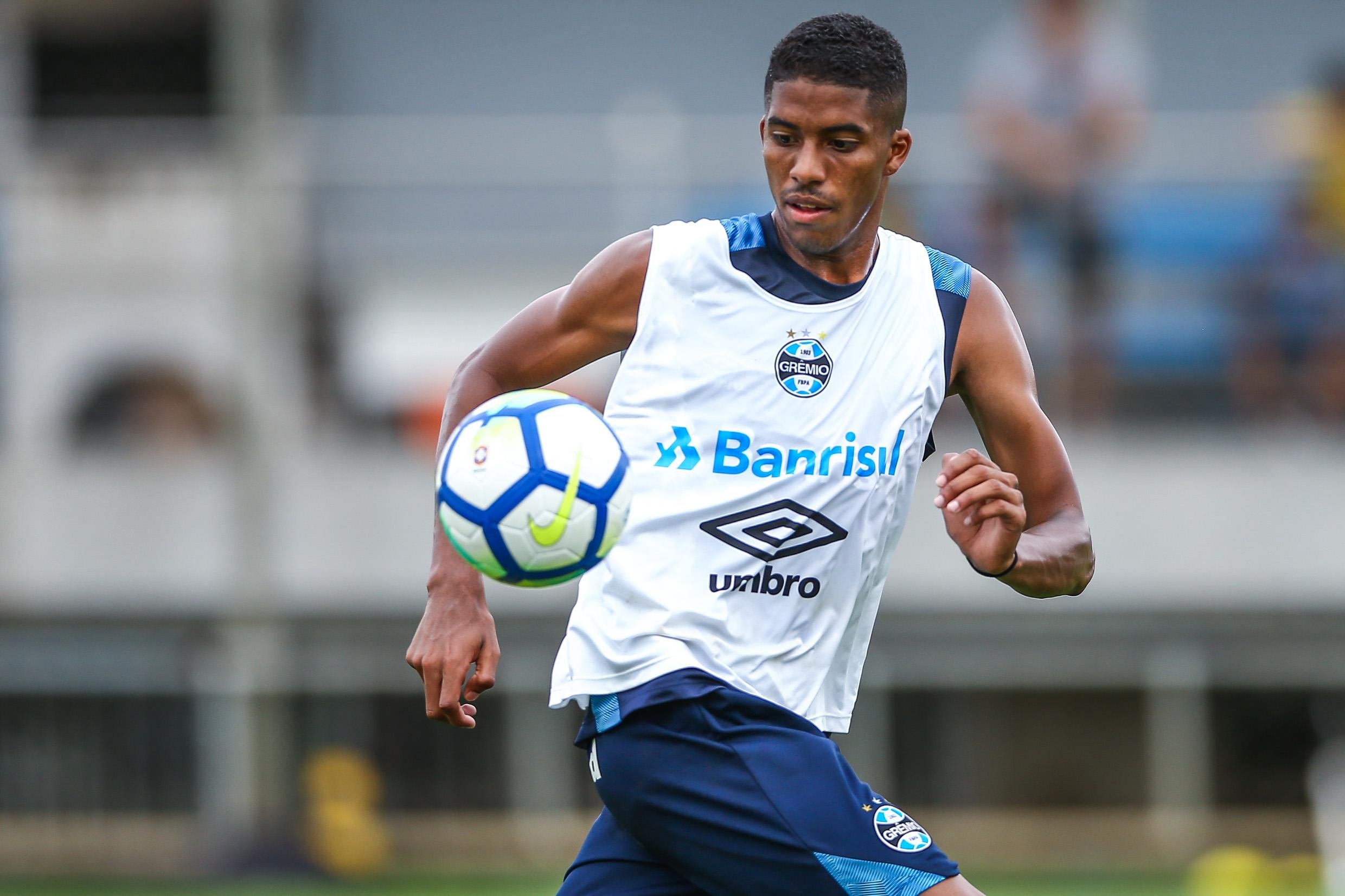 Por decis&atilde;o de Renato, Jean Pyerre agora &eacute; camisa 10