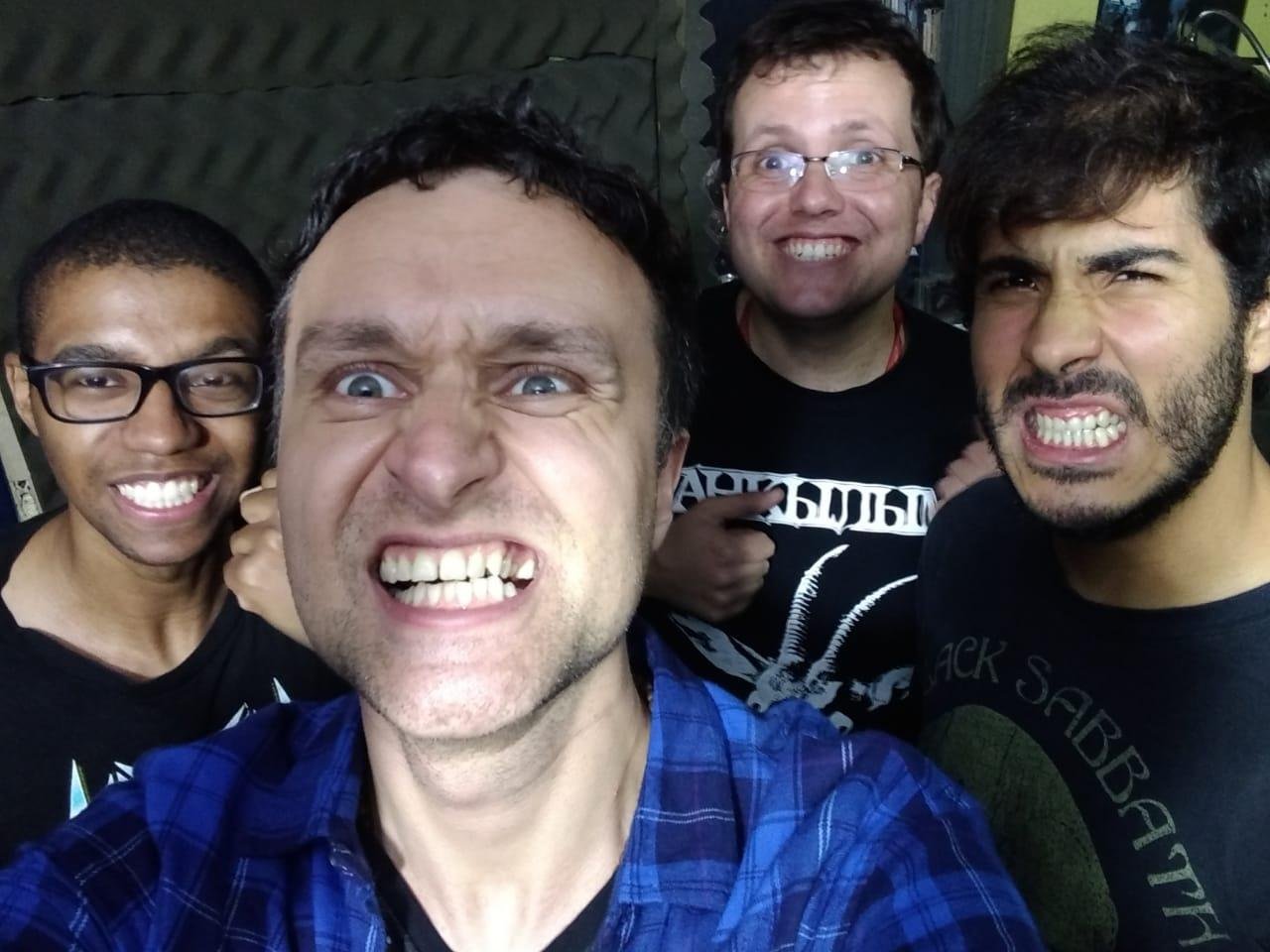 A Punkzilla! surgiu em 2014 em Porto Alegre, com influ&ecirc;ncias de Dead Kennedys, Black Flag, Descendents, C&oacute;lera, Replicantes, entre outras