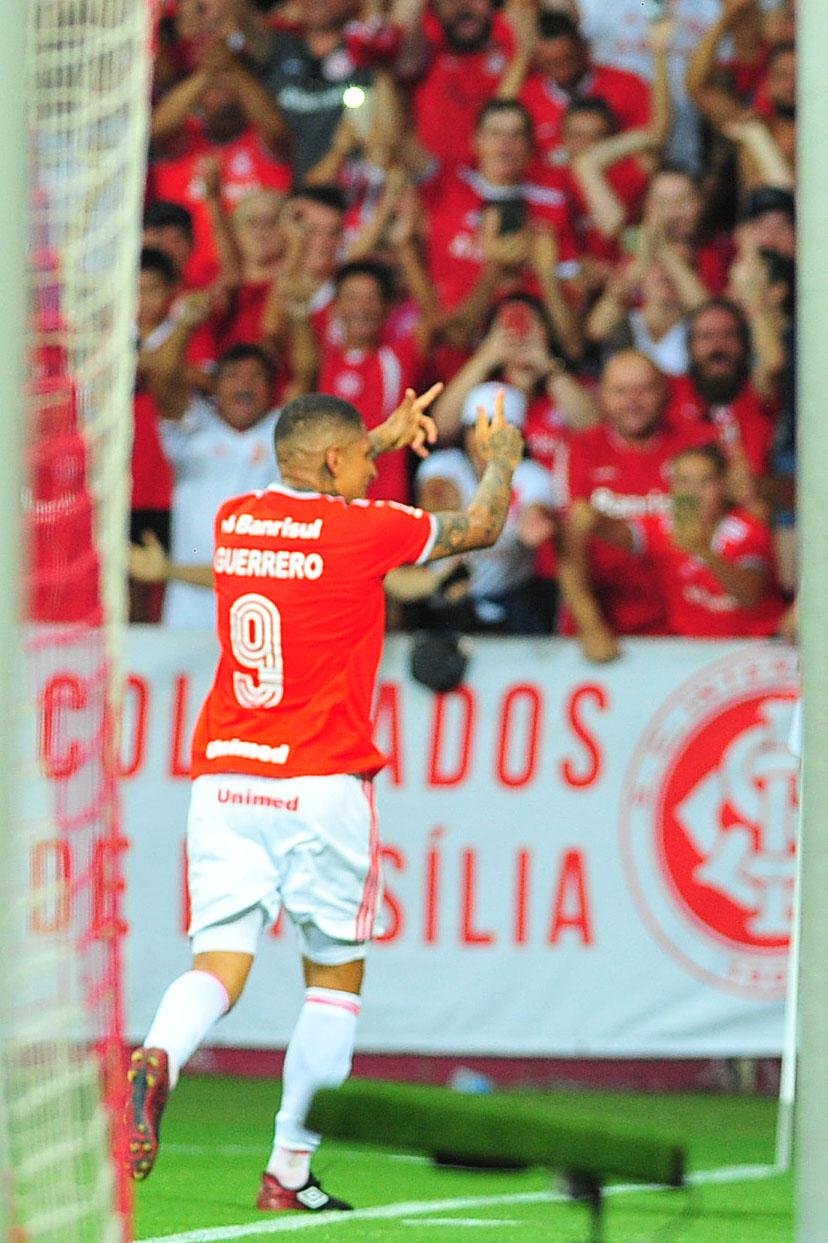 Peruano permanece no comando de ataque do Colorado