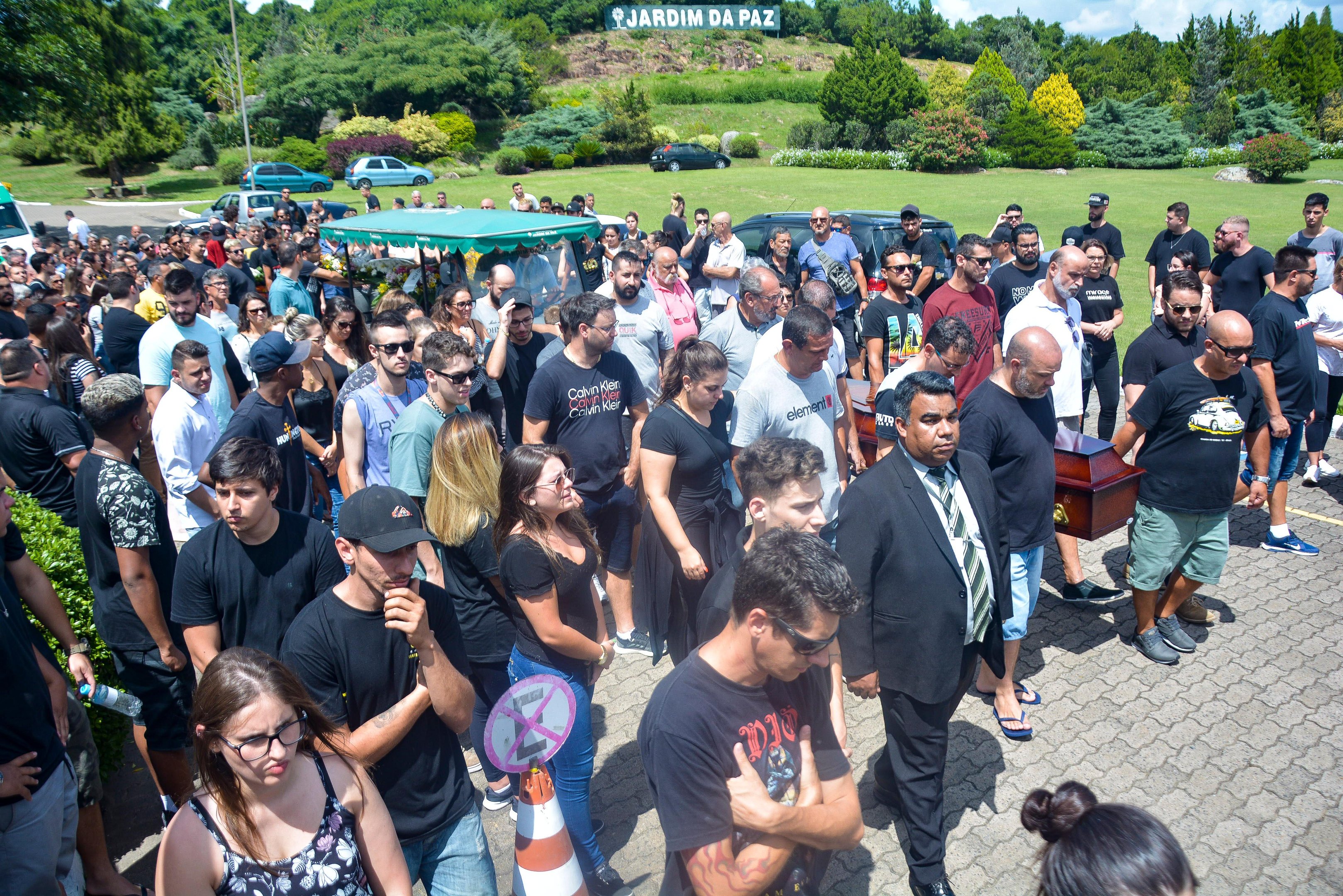 Fam&iacute;lia Innocente da Silva foi enterrada nesta ter&ccedil;a
