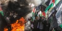 Palestinos queimaram pneus, bandeiras americanas e retratos do presidente dos Estados Unidos