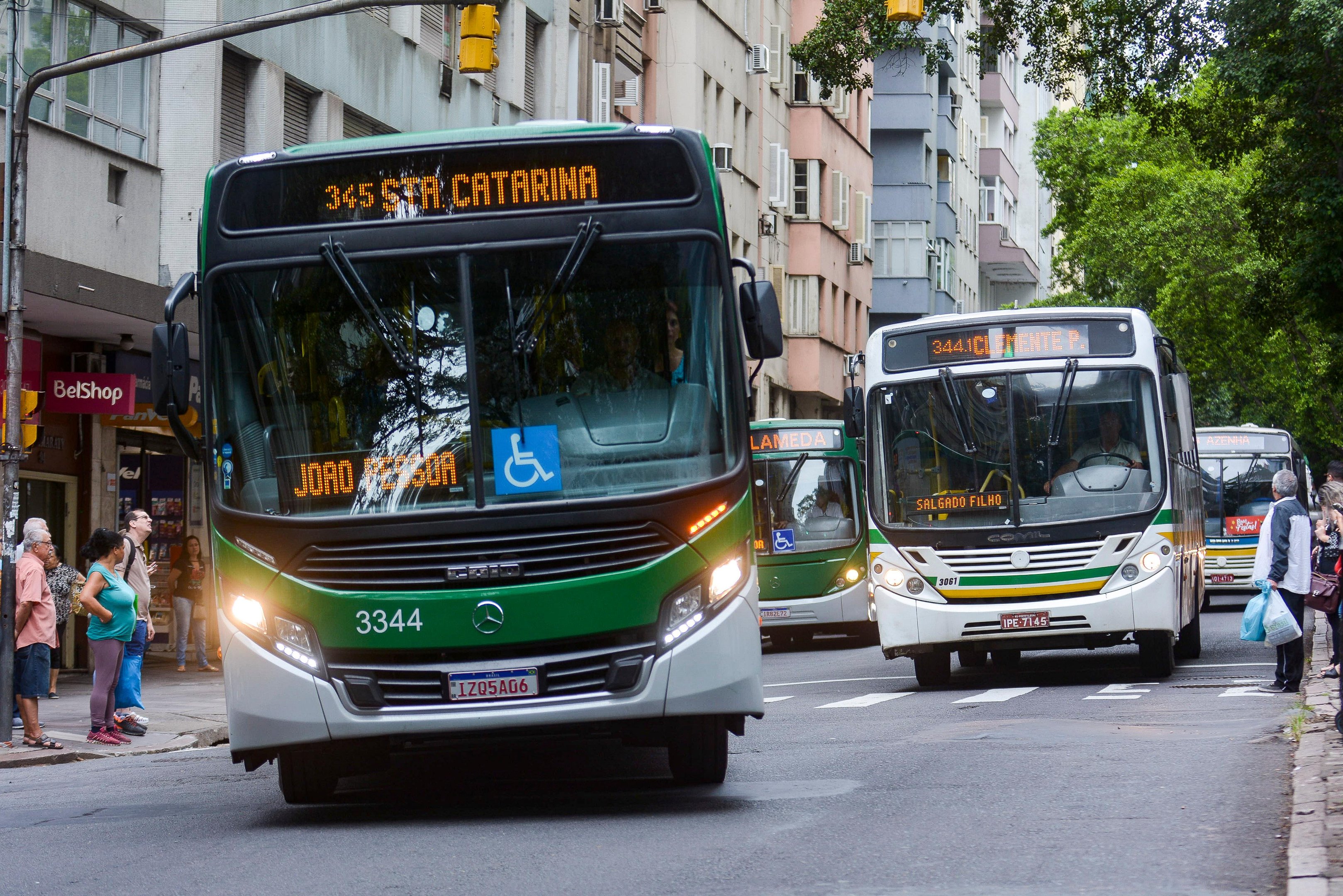 As propostas da Prefeitura visam baixar o pre&ccedil;o da tarifa do &ocirc;nibus em Porto Alegre.