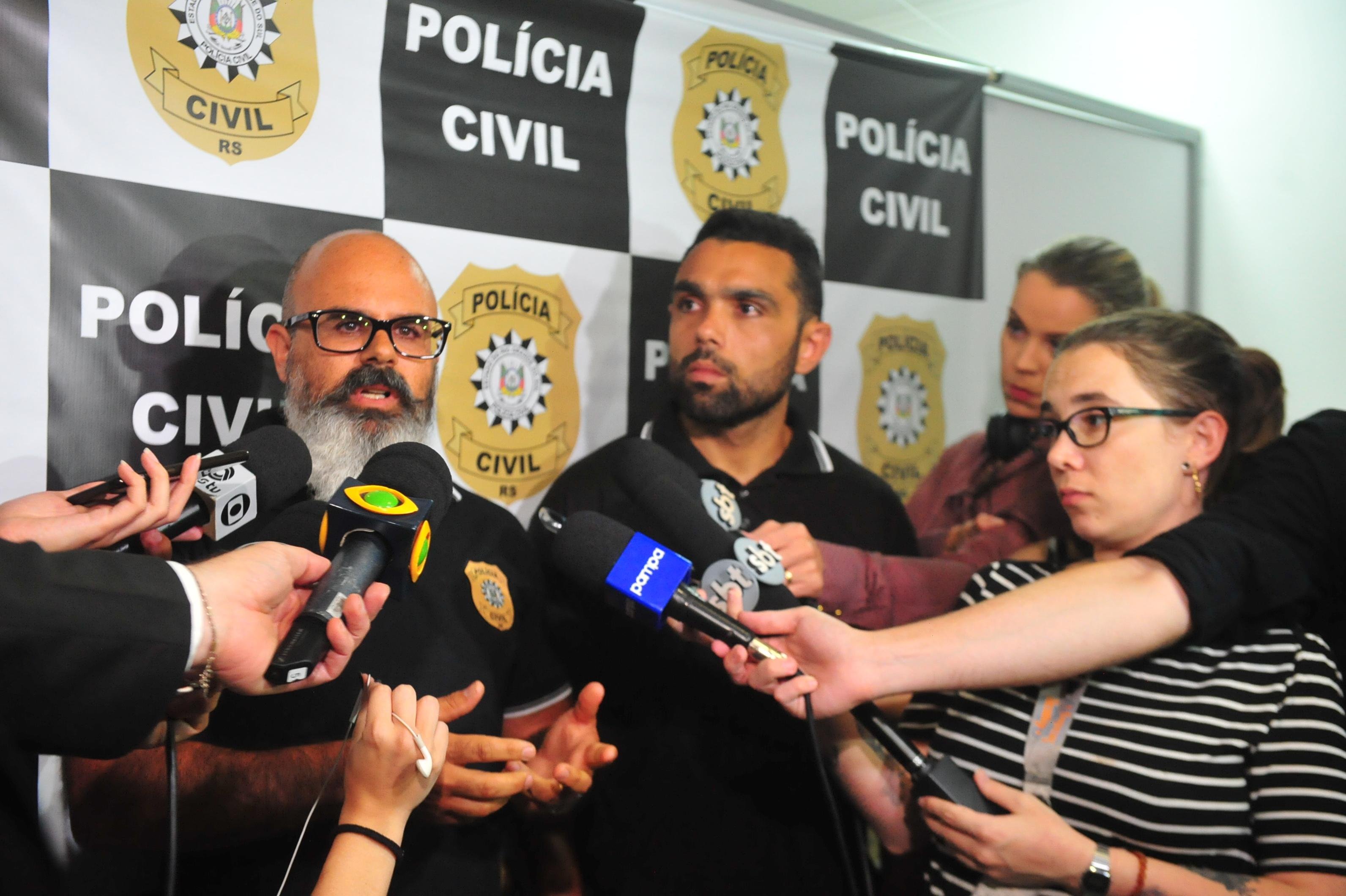 Primeira coletiva de imprensa, com o delegado Rodrigo Pohlmann Garcia, sobre o caso ocorreu na &uacute;ltima ter&ccedil;a-feira