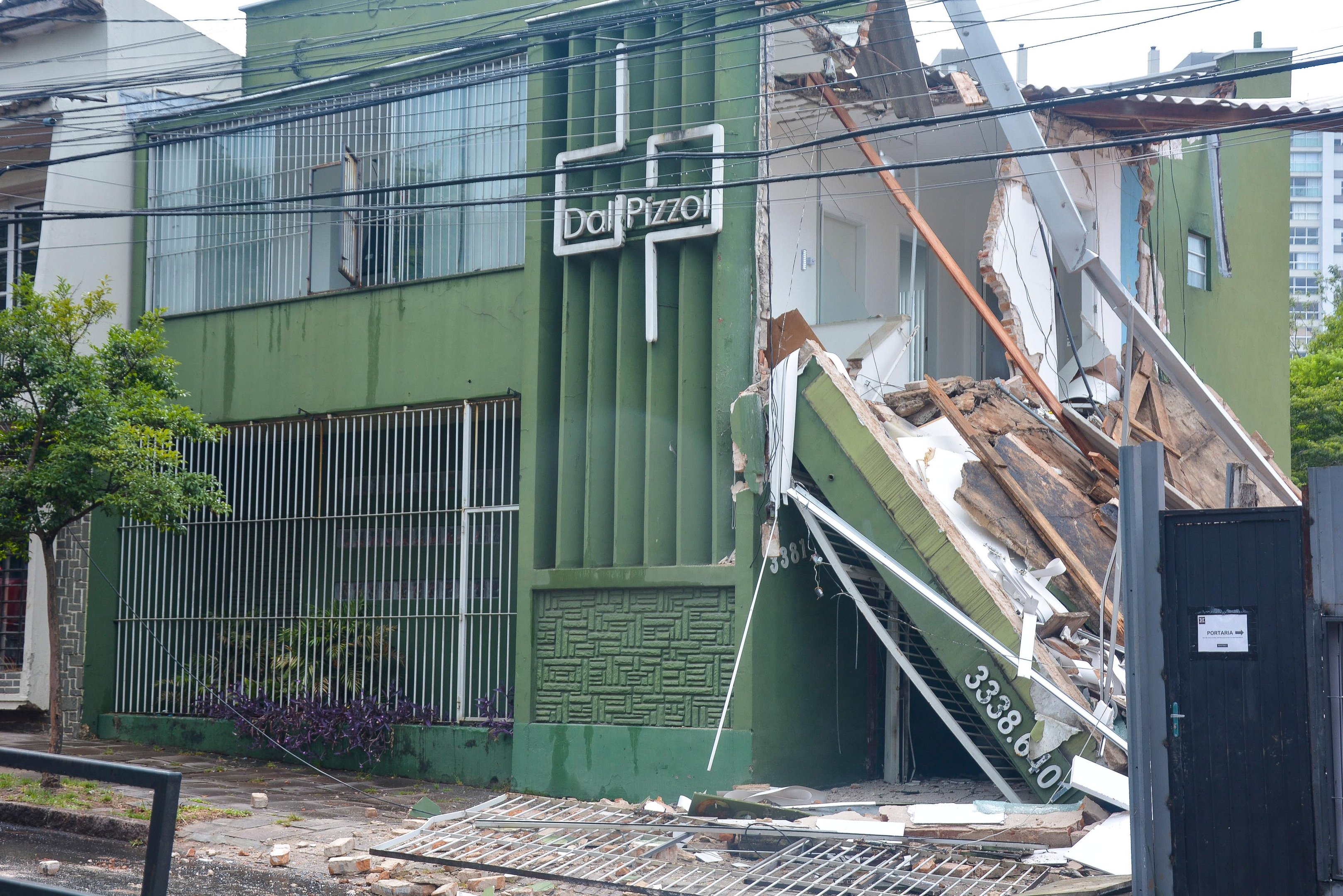 Desabamento ocorreu na avenida Prot&aacute;sio Alves