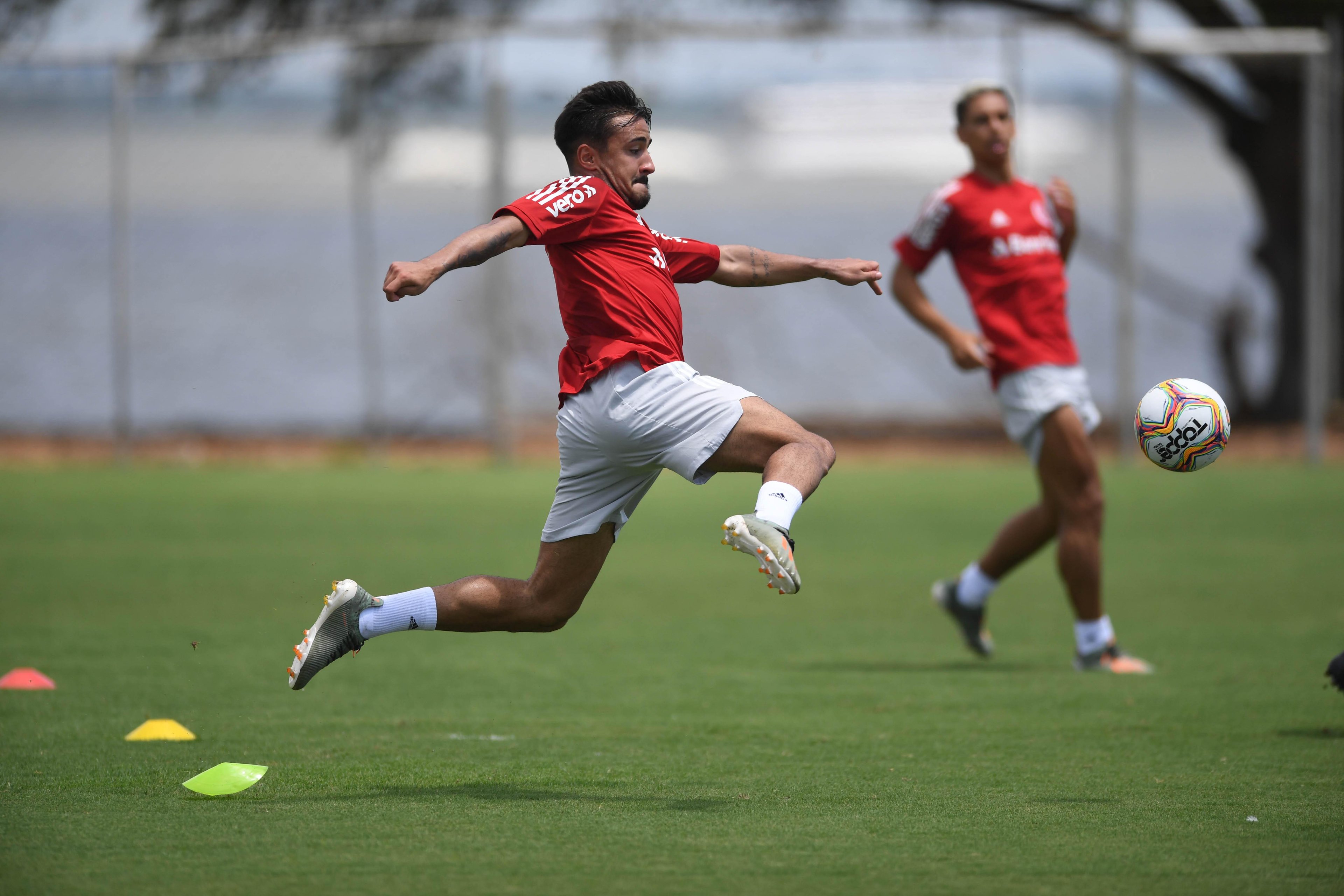 Lateral Heitor deve ser titular neste s&aacute;bado