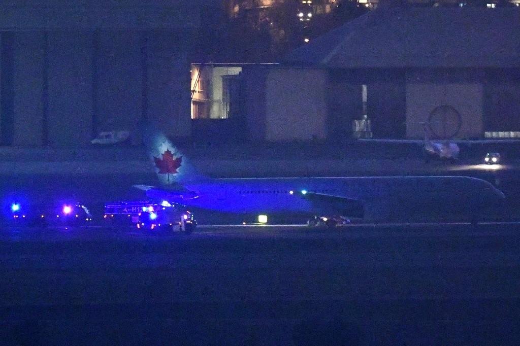 Segundo porta-voz da empresa canadense, avi&atilde;o teve problema no motor e um pneu estourou