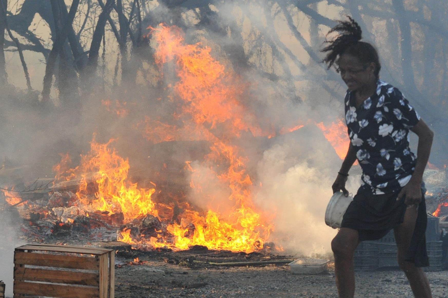 Inc&ecirc;ndio atinge dep&oacute;sito na Zona Norte da Capital