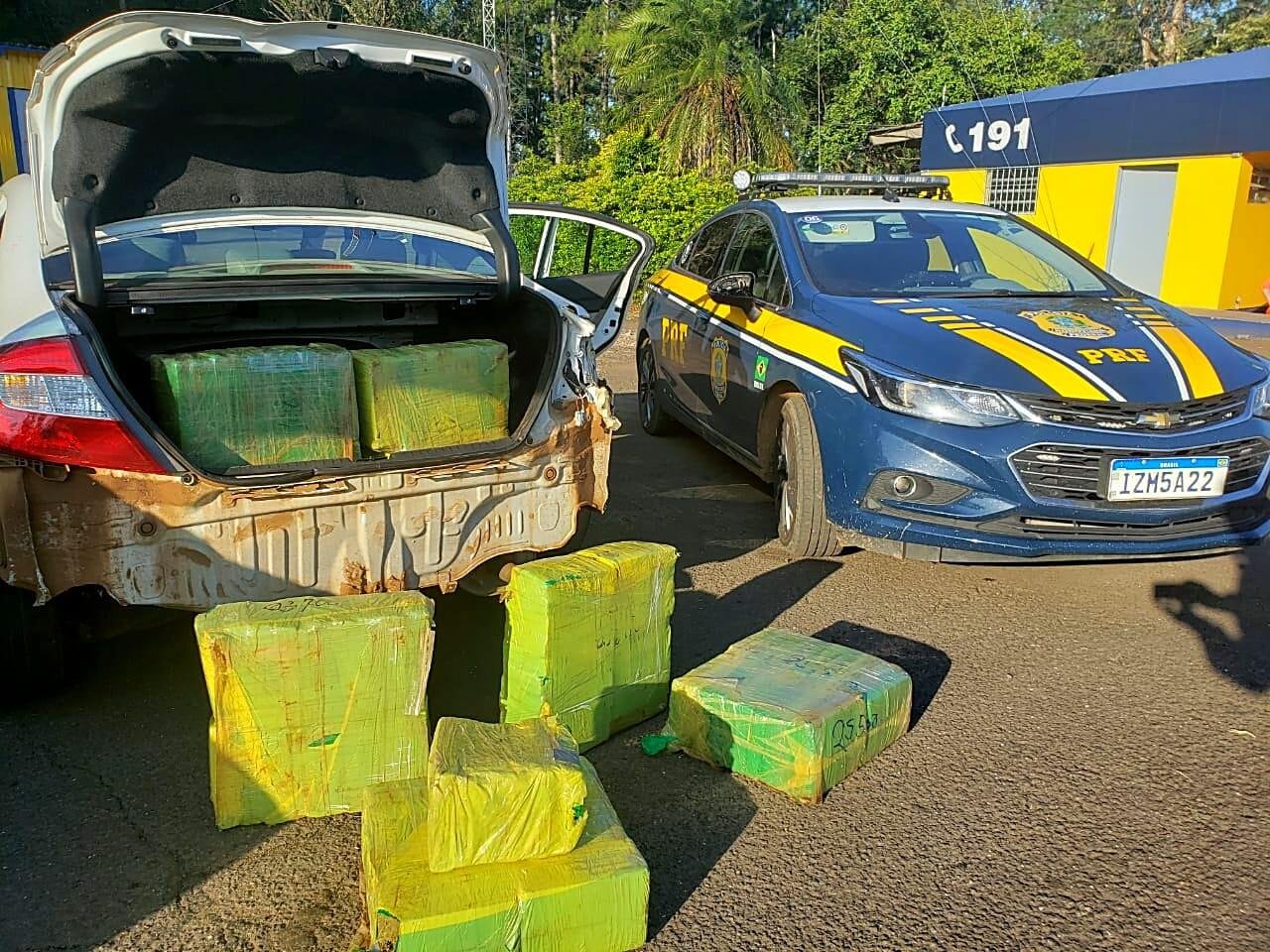 Motorista do ve&iacute;culo fugiu para matagal e n&atilde;o foi encontrado