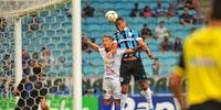 Diego Souza marca na reestreia com a camisa do Grêmio, em vitória sobre o Esportivo