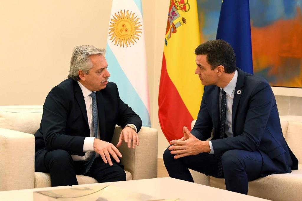Fern&aacute;ndez afirmou que S&aacute;nchez "ofereceu seu sincero apoio para que a Argentina possa avan&ccedil;ar e se erguer"