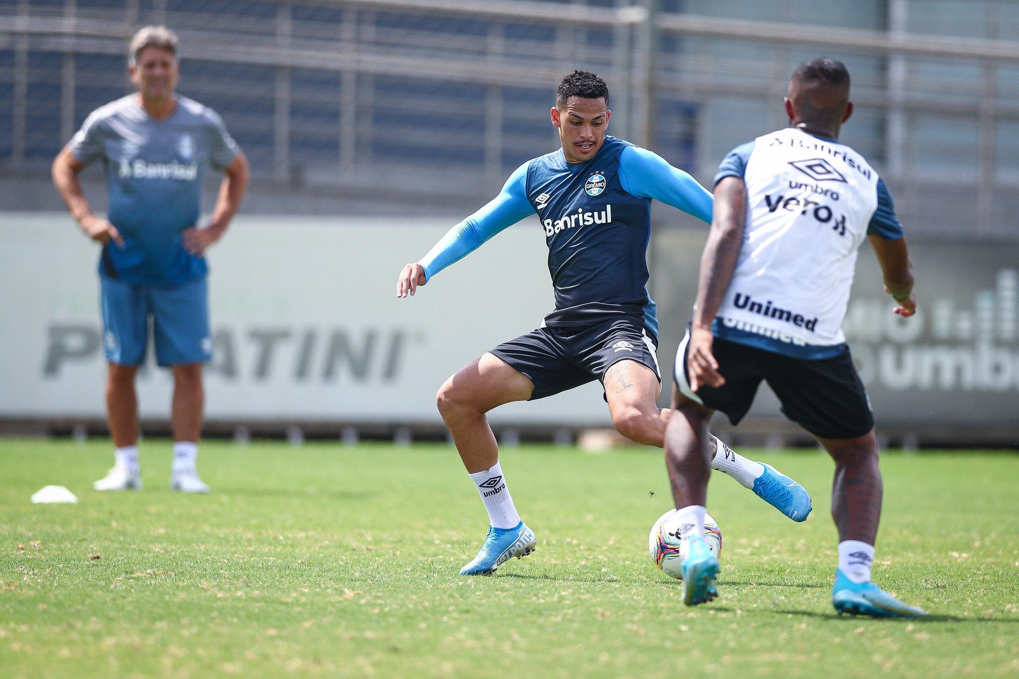 Luta pela titularidade no Gr&ecirc;mio vai se acirrar com a volta de selecion&aacute;veis