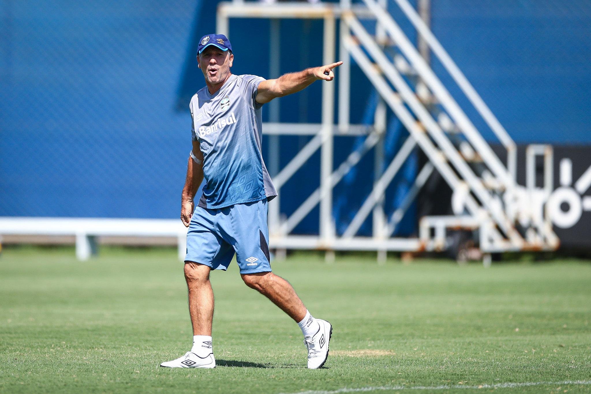 Renato Portaluppi comandou o treinamento na manh&atilde; desta quarta