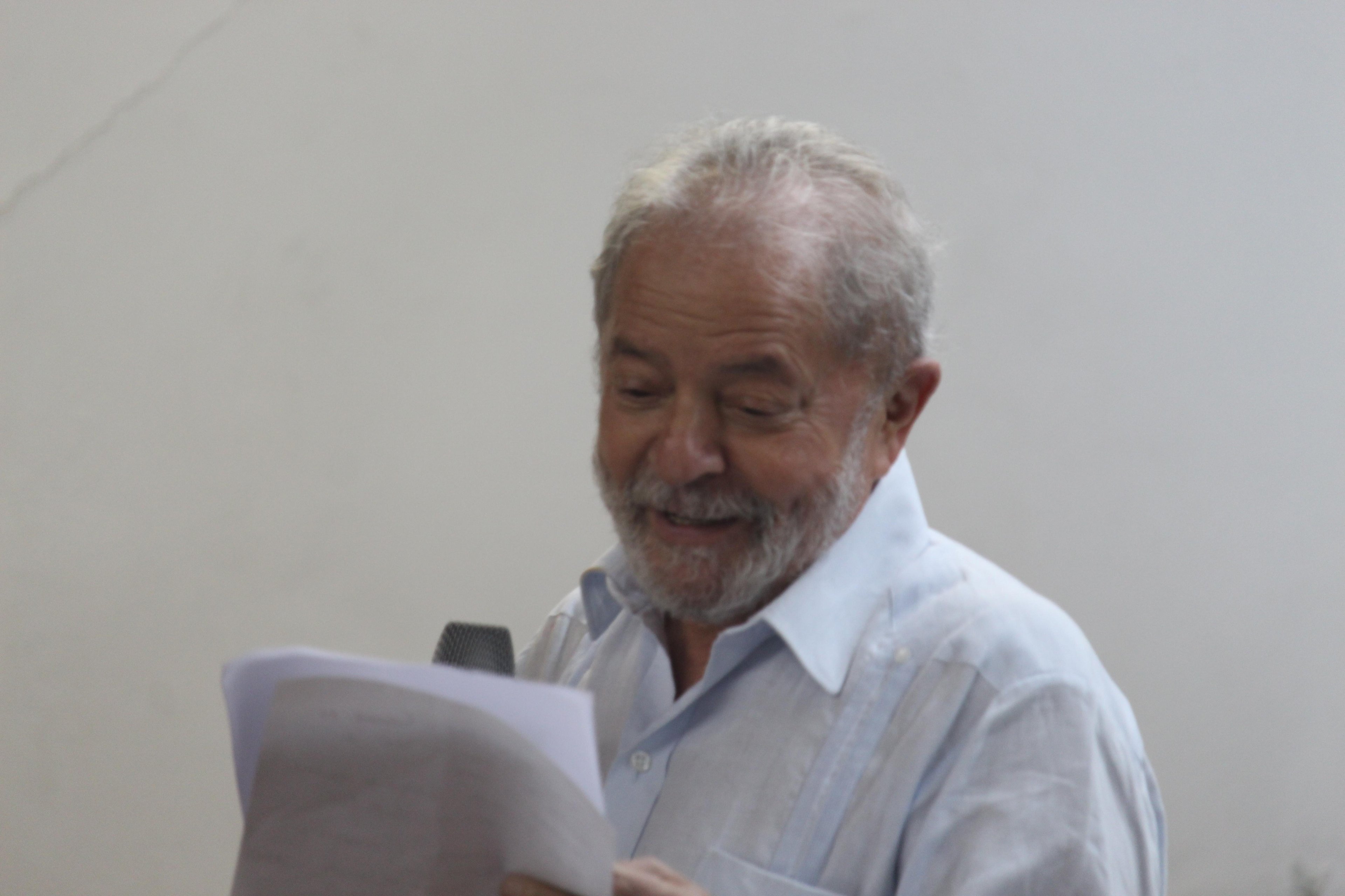 Petista disse que quer "agradecer n&atilde;o s&oacute; pela solidariedade que teve comigo em um momento dif&iacute;cil, mas sobretudo pela dedica&ccedil;&atilde;o dele ao povo oprimido"