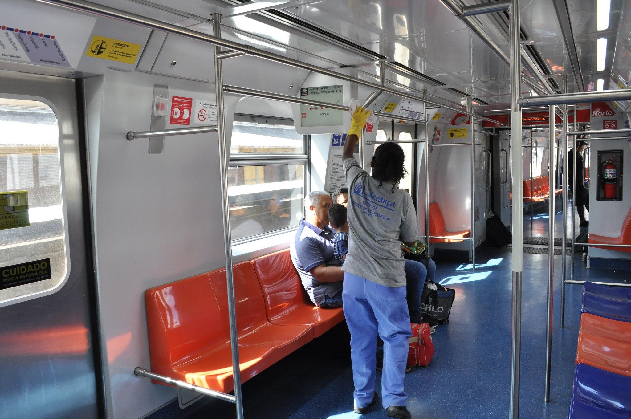 Medidas visam diminuir o risco de contamina&ccedil;&atilde;o entre os passageiros