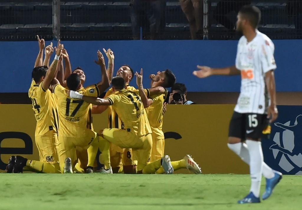 Corinthians come&ccedil;ou a segunda fase preliminar da Libertadores com derrota