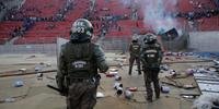 Tumultos e incêndio foram registrados durante a partida entre Inter e Universidad de Chile