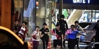 Pessoas são resgatadas de shopping na Tailândia
