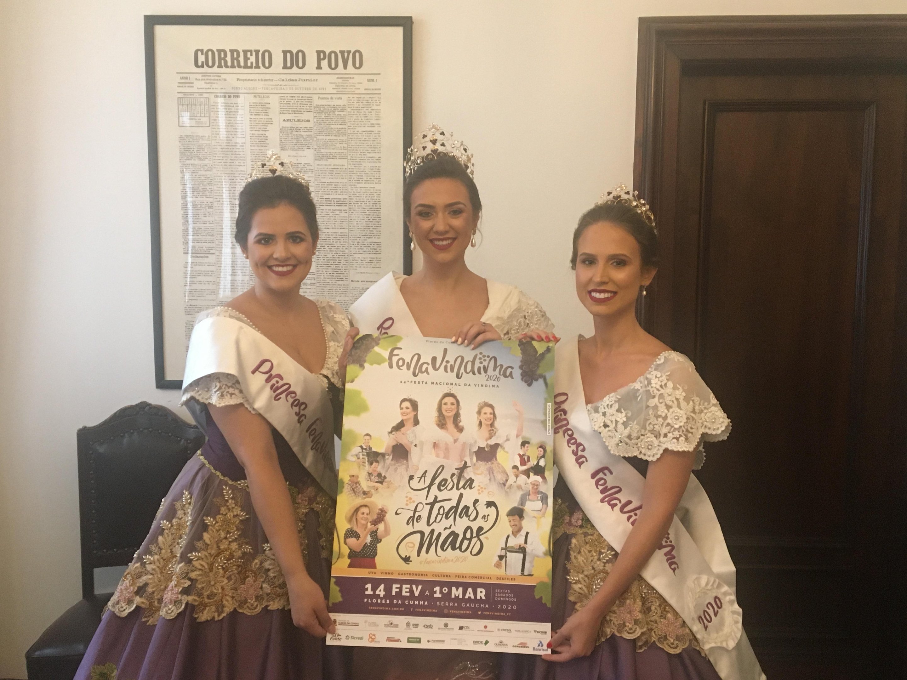 A corte da festa, formada pela rainha, Fernanda Molon Andreazza e as princesas, Sabrina Variani e J&uacute;lia Brandalise Dond&eacute;.