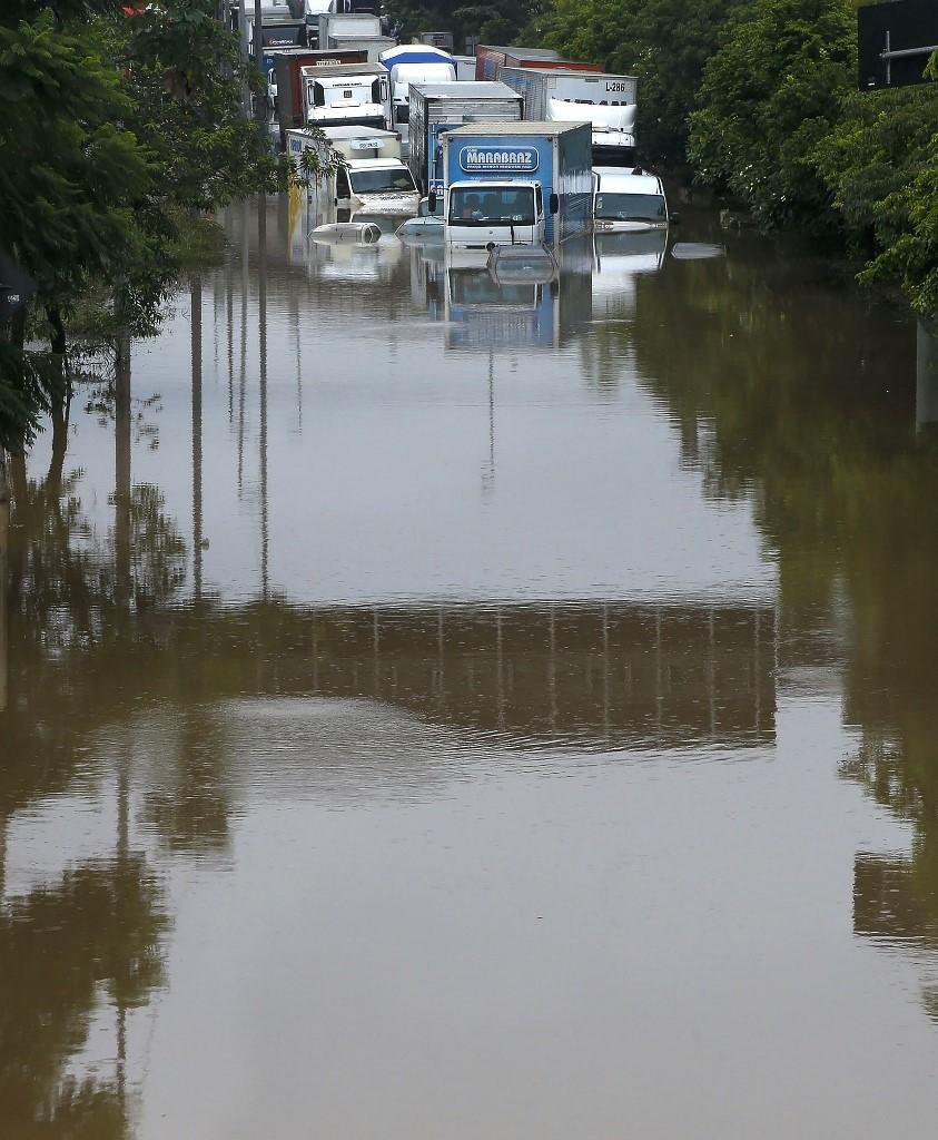 Moradores foram v&iacute;timas de enchentes e deslizamento de terra nas cidades de Botucatu e Mar&iacute;lia