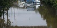 Moradores foram vítimas de enchentes e deslizamento de terra nas cidades de Botucatu e Marília