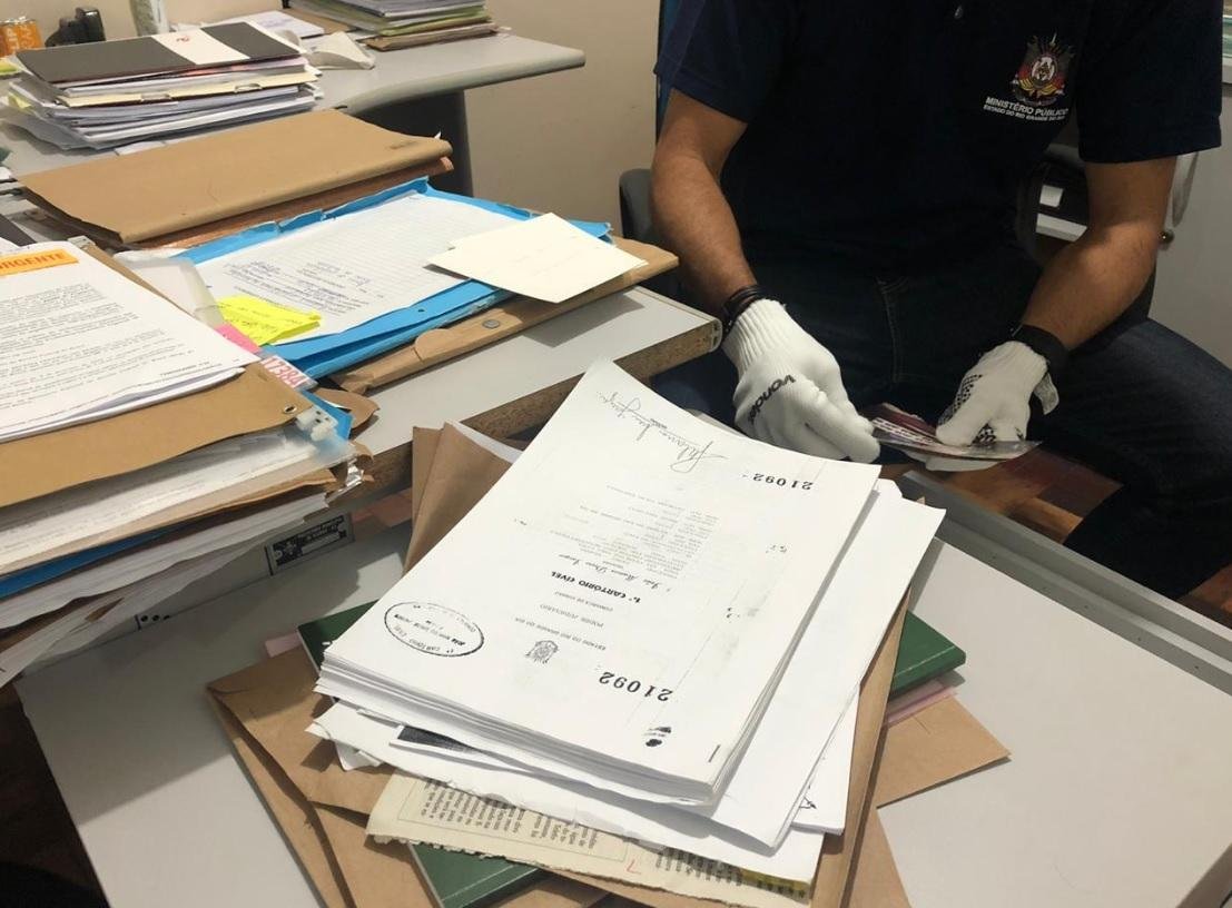 Documentos foram apreendidos durante opera&ccedil;&atilde;o em Viam&atilde;o