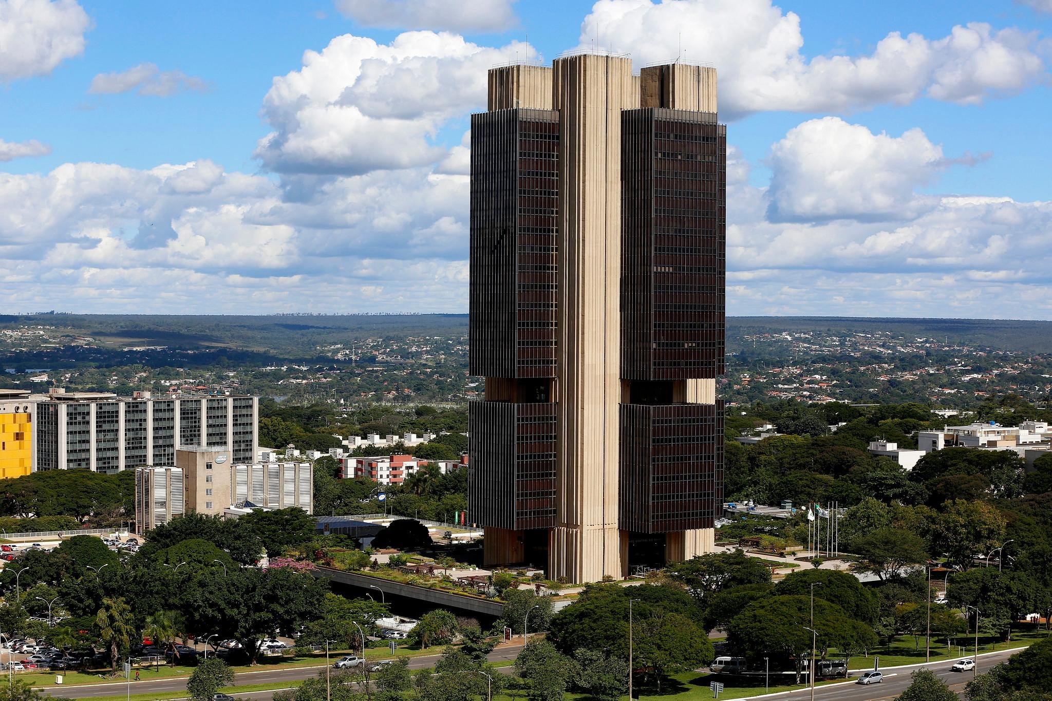 Banco Central informou que seu &Iacute;ndice de Atividade Econ&ocirc;mica, uma esp&eacute;cie de pr&eacute;via do PIB, teve queda de 0,27% em dezembro e fechou o ano com alta de 0,89%.