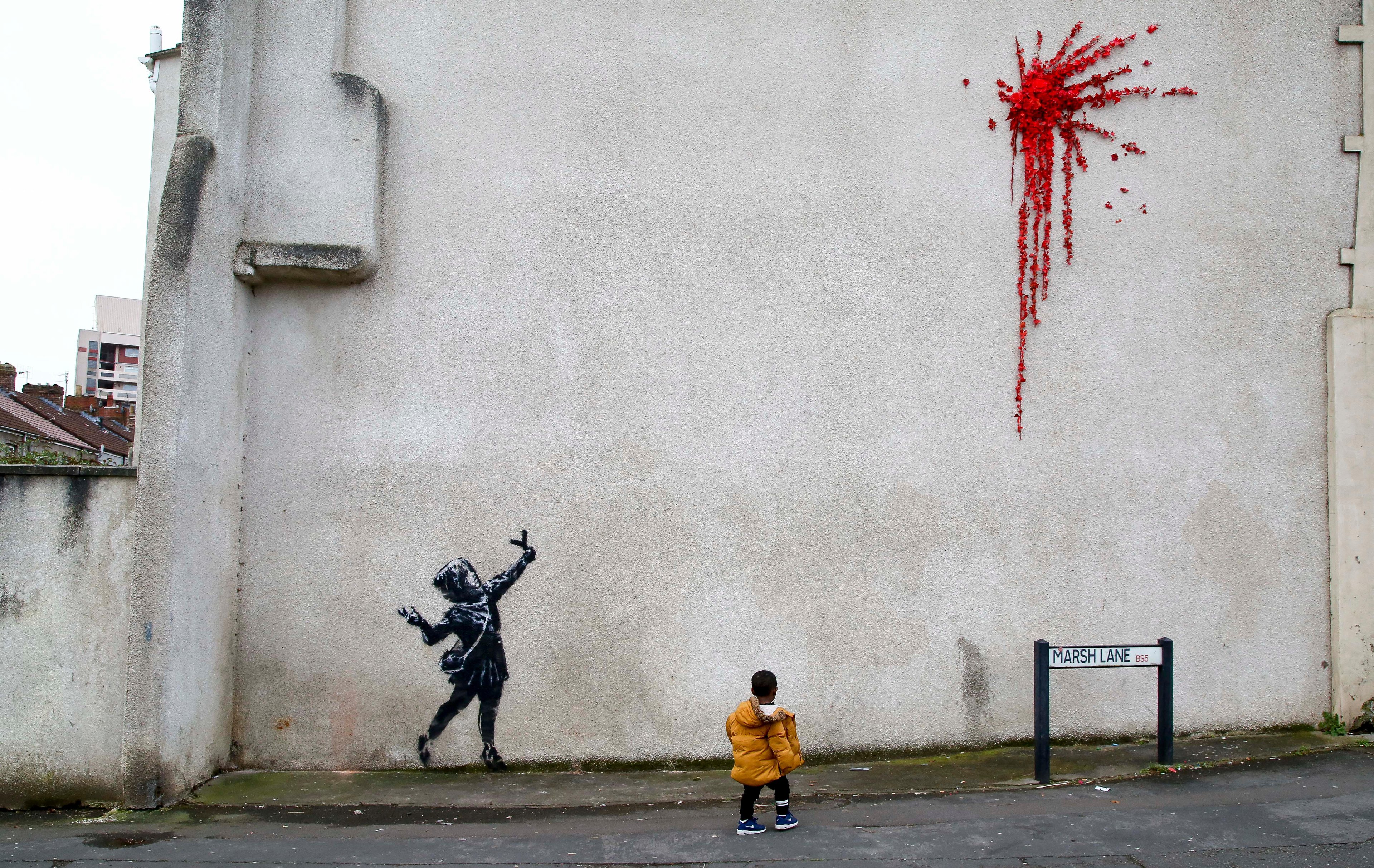 Nova obra do artista brit&acirc;nico Banksy, criada por ocasi&atilde;o do S&atilde;o Valentim em Bristol, Inglaterra, foi vandalizada