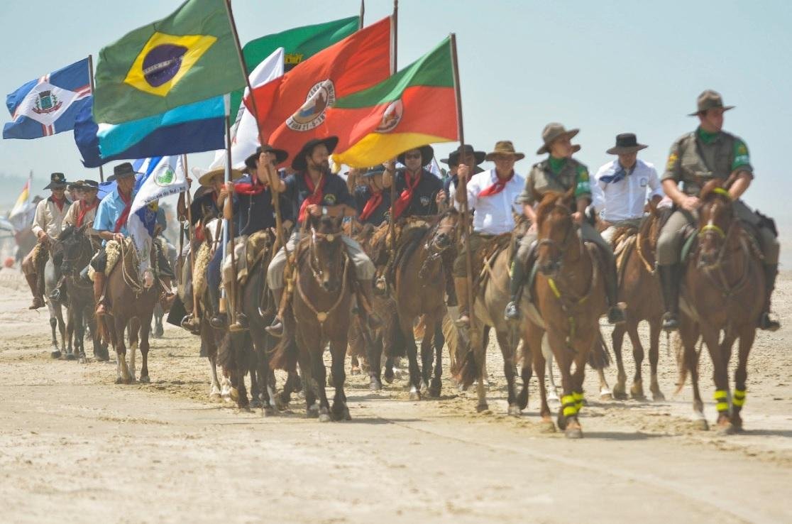 Cavalgada do Mar passou por Dunas Altas neste s&aacute;bado