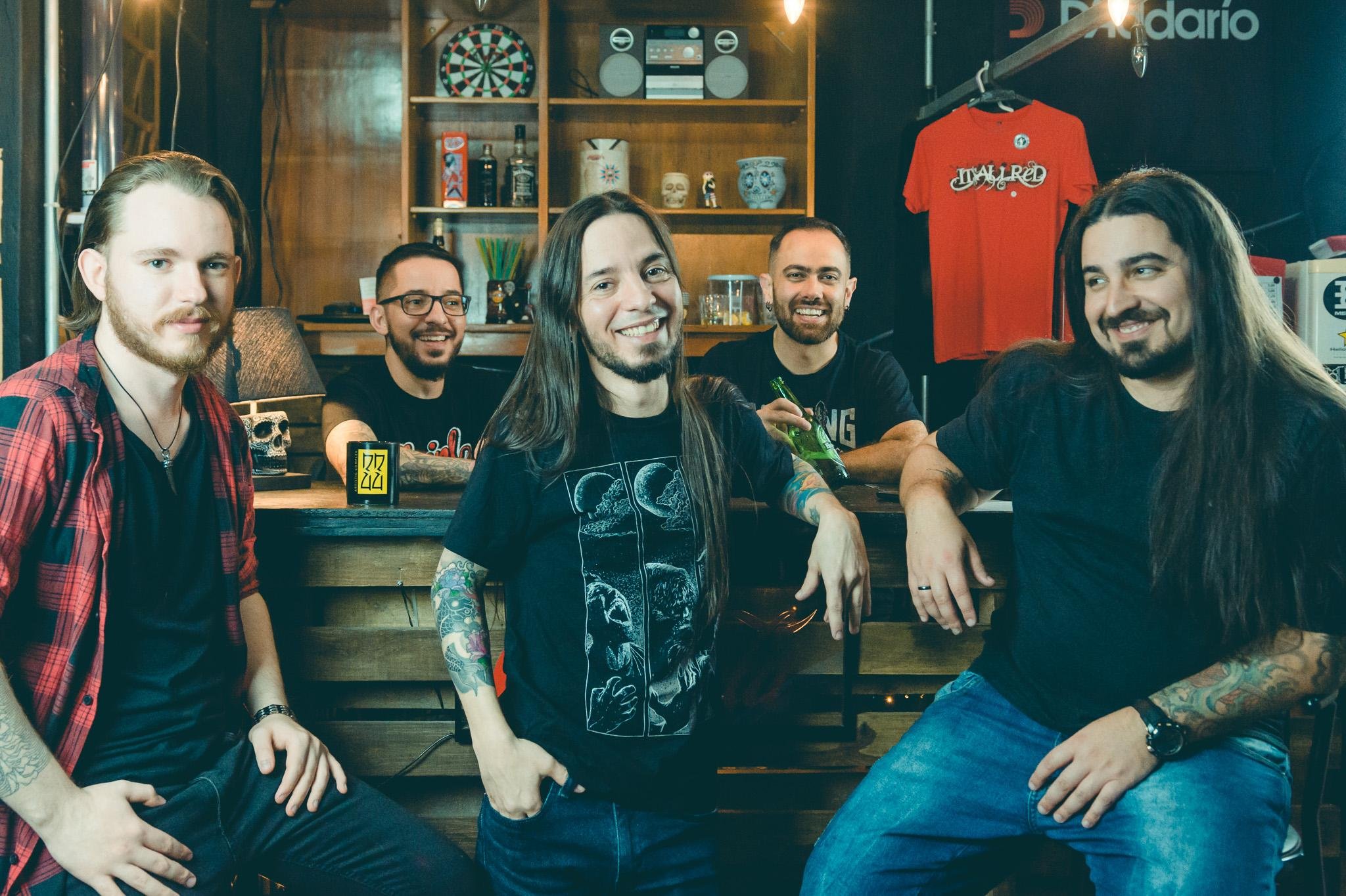 A banda autoral It's All Red lan&ccedil;ou o single &ldquo;Boneless&rdquo; em formato digital