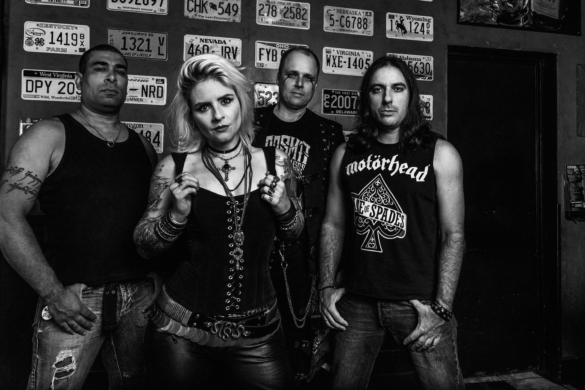 O grupo paulista est&aacute; no est&uacute;dio gravando novo material