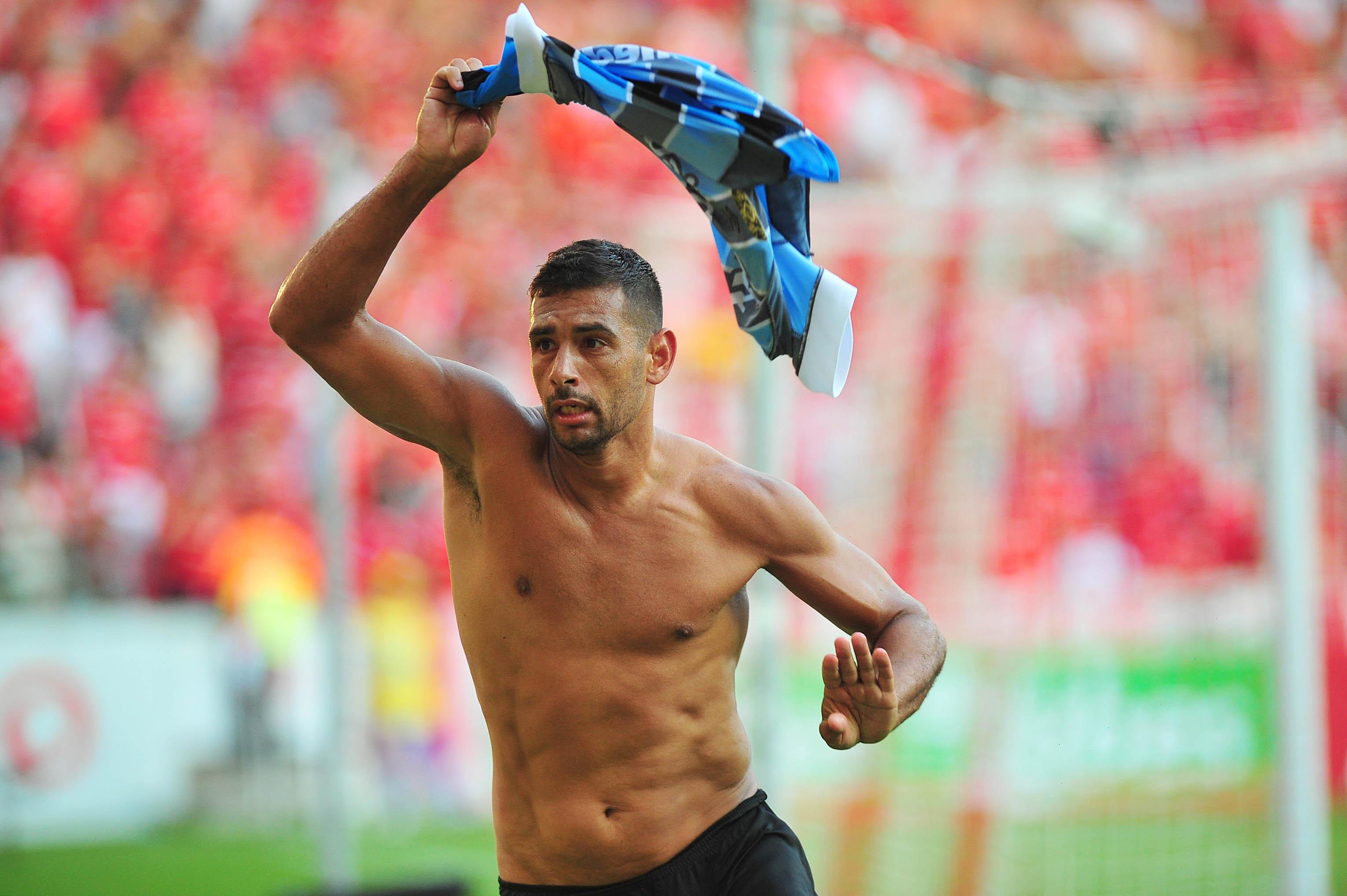 Diego Souza decidiu cl&aacute;ssico Gre-Nal e colocou Gr&ecirc;mio na final do turno do Gauch&atilde;o