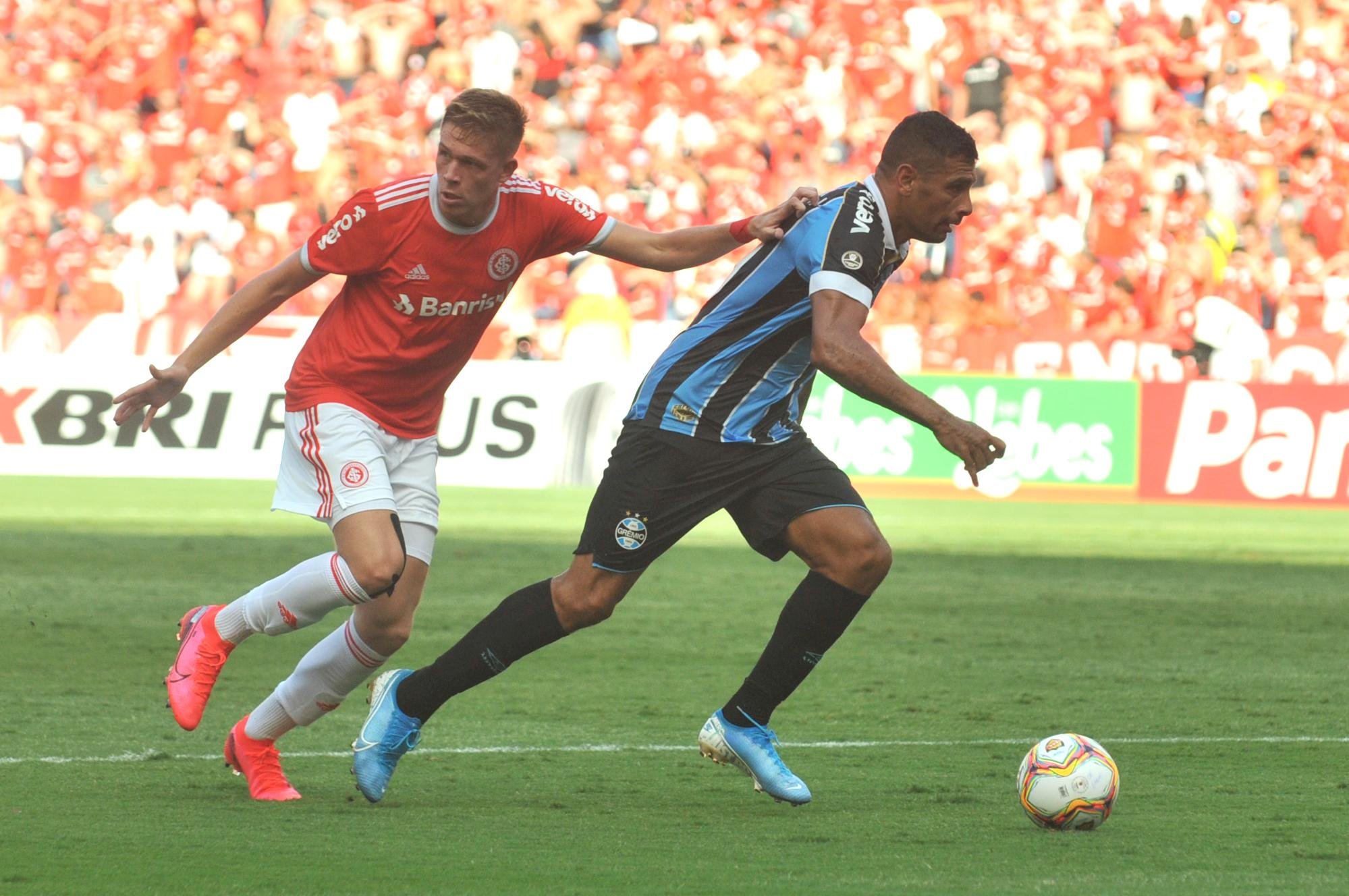 Diego Souza foi o destaque do Gre-Nal no primeiro turno do Gauch&atilde;o