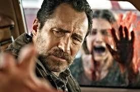 Demi&aacute;n Bichir, como um policial, n&atilde;o consegue salvar o filme